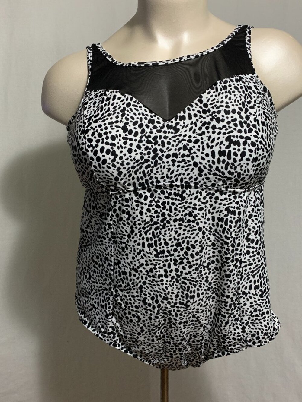 Torrid Swimsuit Swim One Piece Wireless Active Cheetah Mesh High Neck Plus 4 26